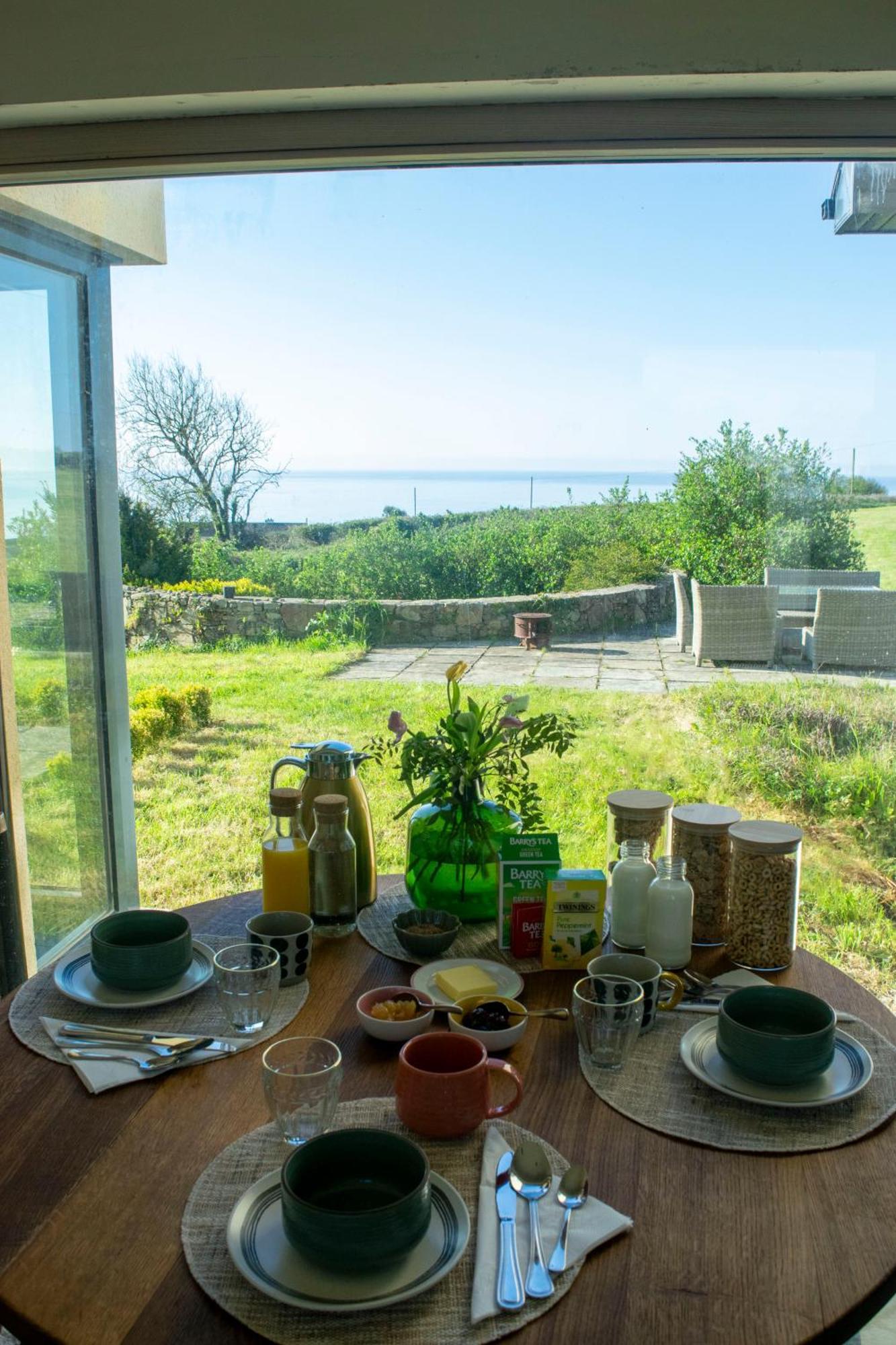 Cedarblue Bed & Breakfast Дънгарван Екстериор снимка
